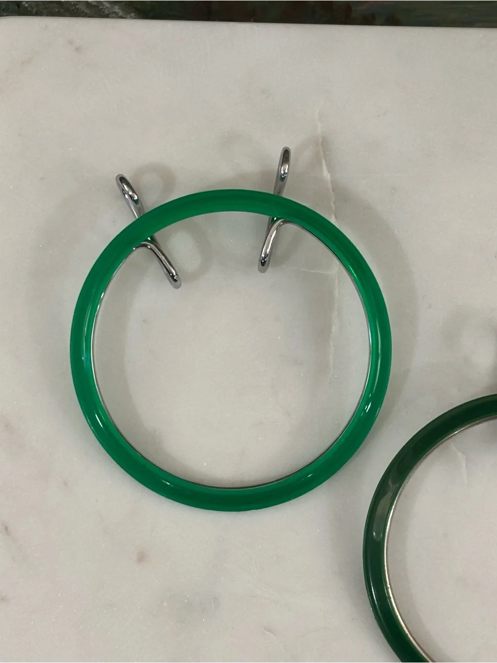 Embroidery Hoops 4” W/metal squeeze spring clamps, Kelly & Forest Green VTG MINT